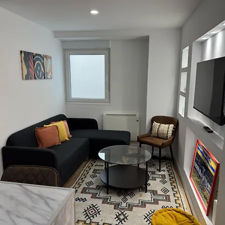 Entire 1 Minute From The Historical Center