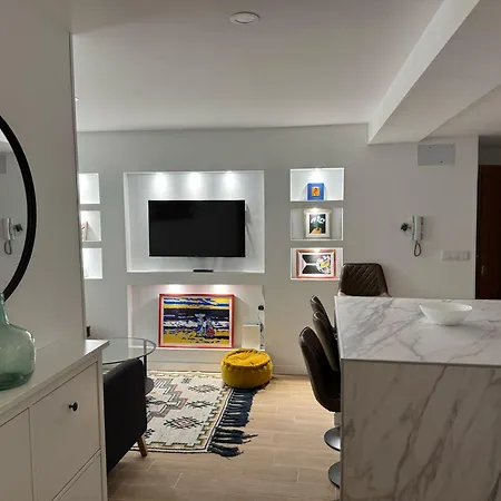 Entire 1 Minute From The Historical Center דירה *